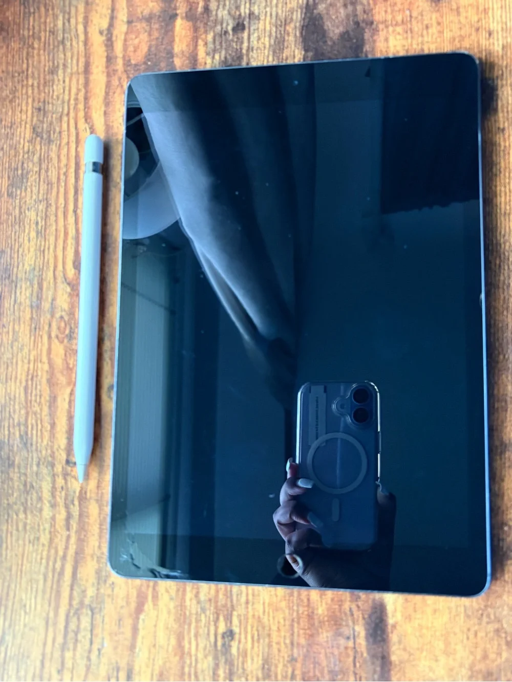 Apple iPad with Black Front and White Apple Pencil
